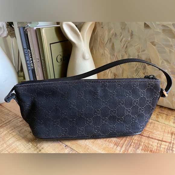 GUCCI Monogram GG Canvas Boat Baguette Pouchette - Picture 9 of 10